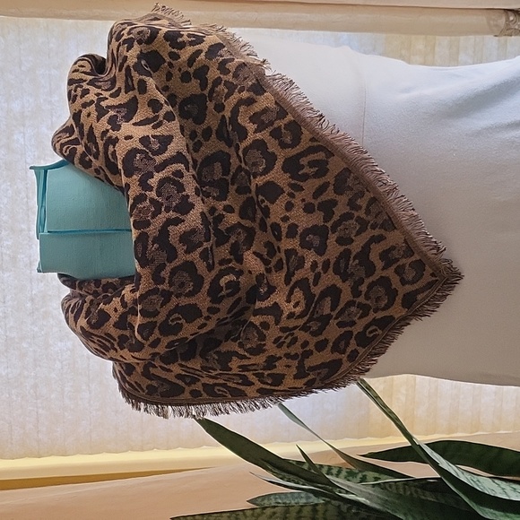 J Jill woman's Camelmulti multi-functional scarf wrap. One size. - Picture 6 of 11